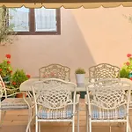Hostel Lamorena *