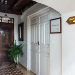 Hostel Lamorena *