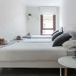 Hostel Lamorena *