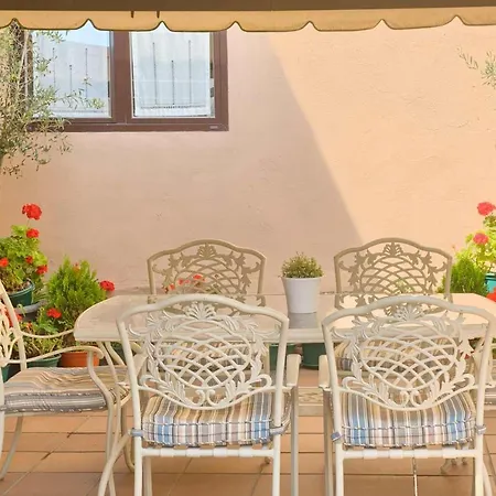 Hostal Lamorena *