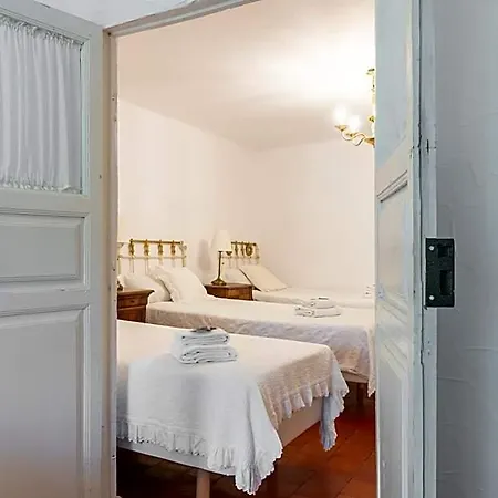 Hostel Lamorena *