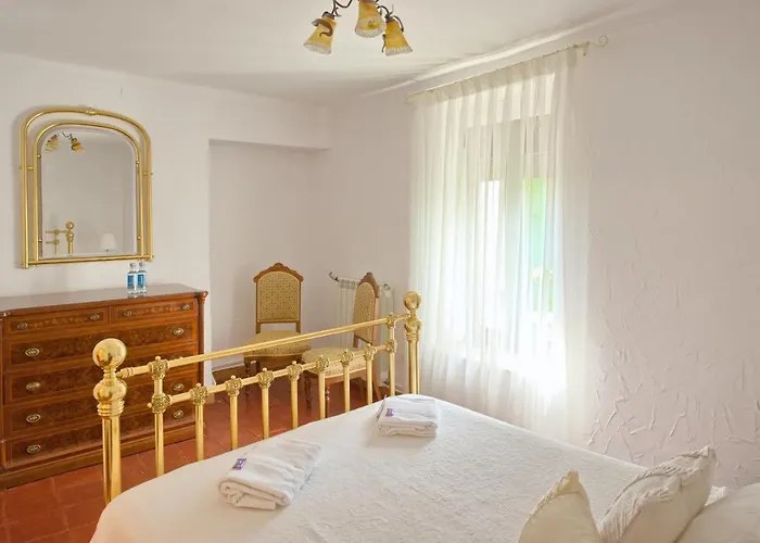 Hostel Lamorena *